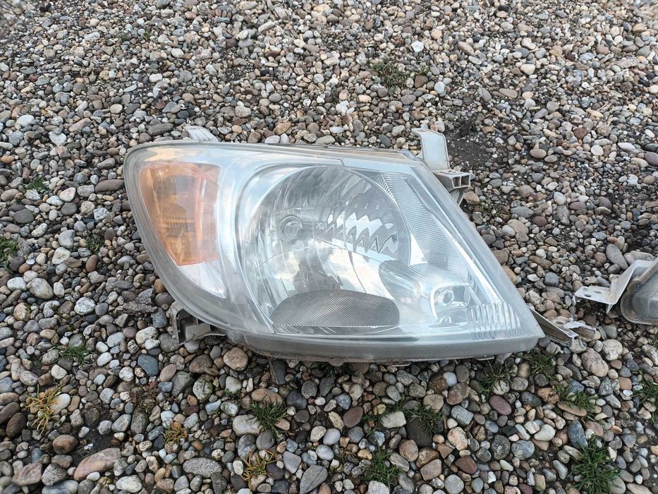 ляв и десен фар за тойота хайлукс TOYOTA HILUX