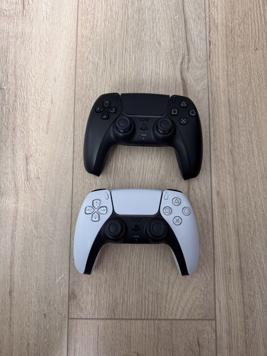 Playstation 5 + 2 контролера и игри.