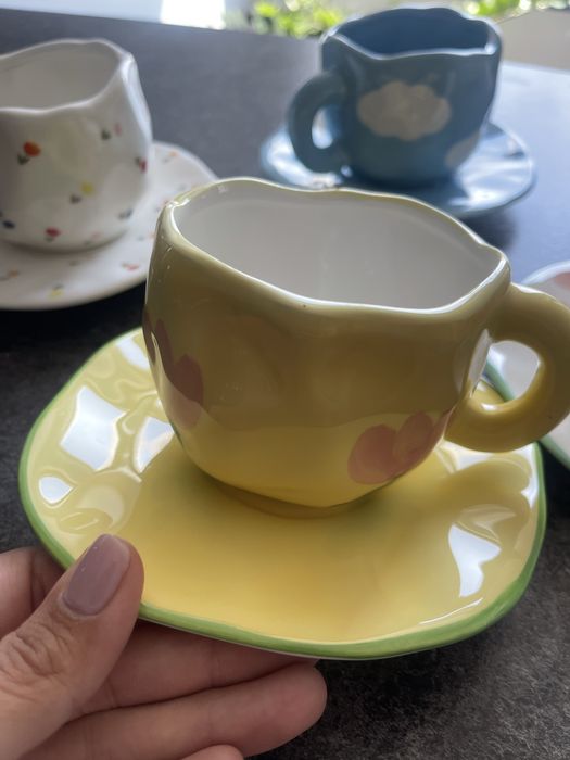 Продам набор чашек с блюдцем