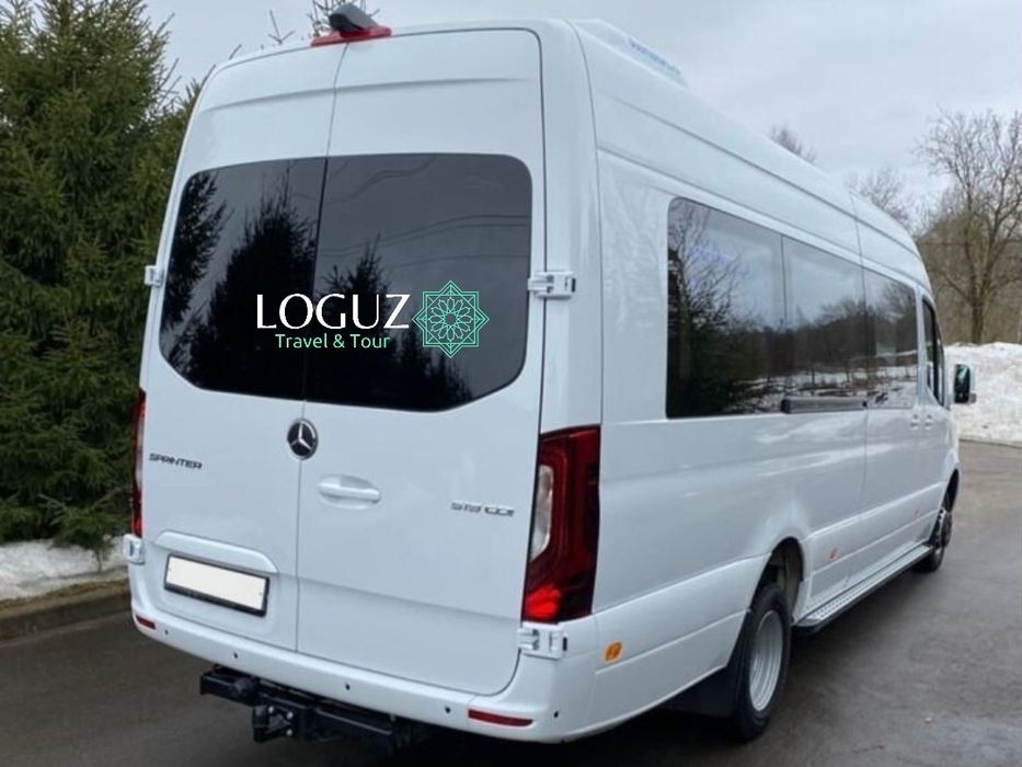 Komfortli va xavfsiz sayohat uchun O'zbekiston bo'ylab mikroavtobus