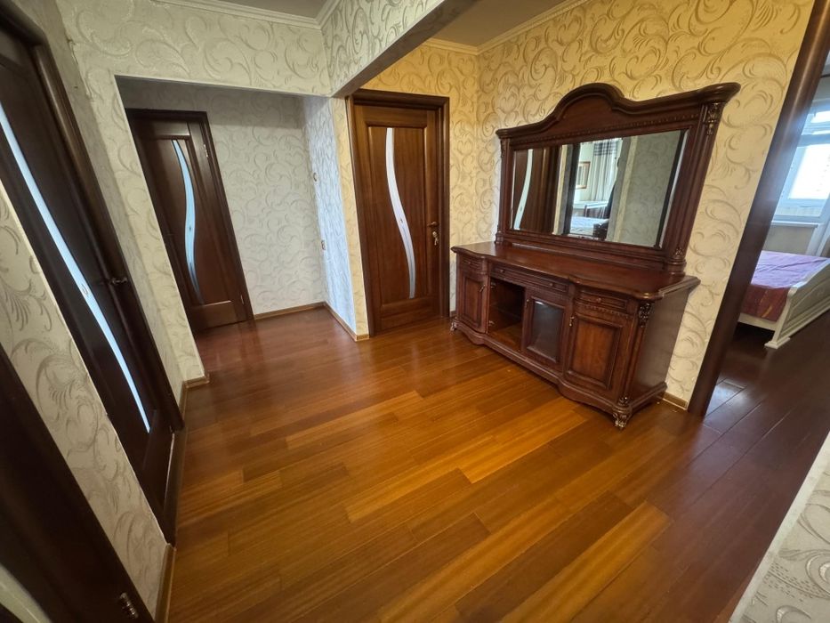 Продам квартиру 4 комнатную