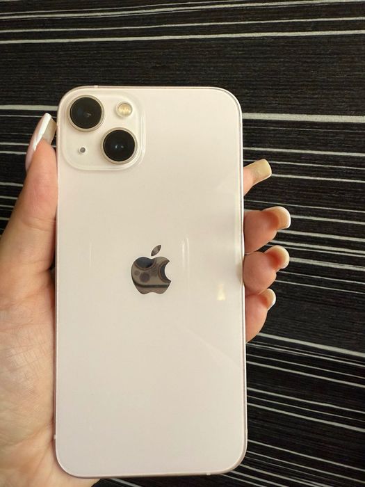 Продавам Iphone 13