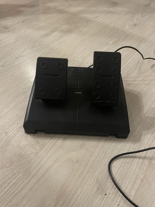 Волан с педали TRUST GXT 289 movi racing wheel