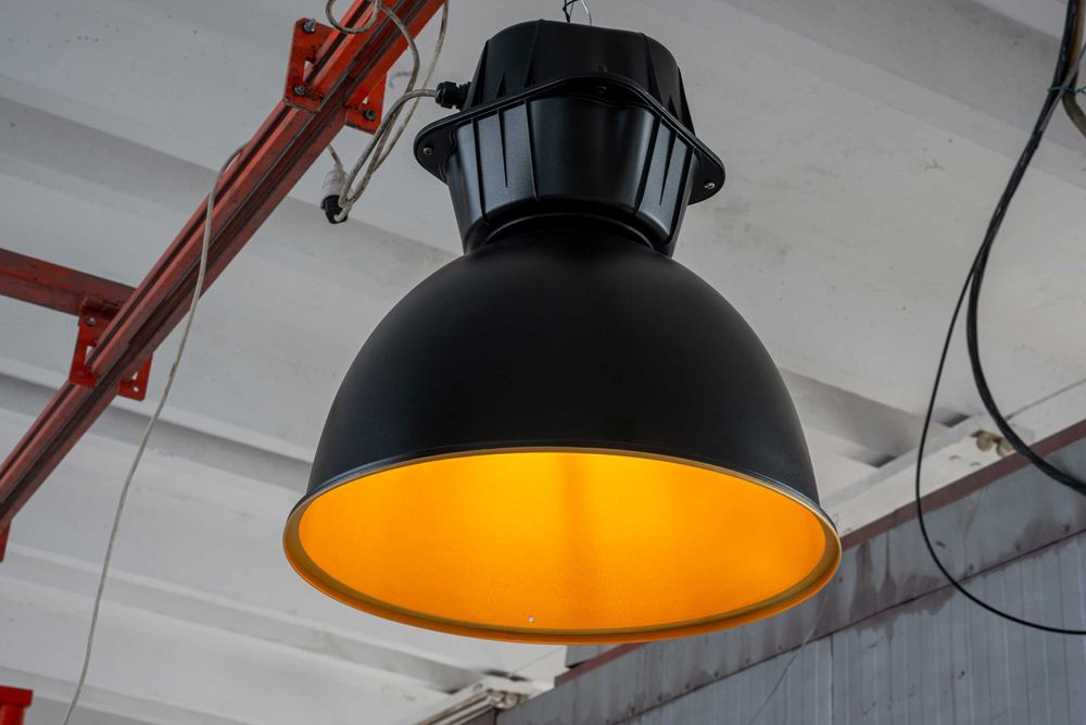 Дизайнерска индустриална лампа