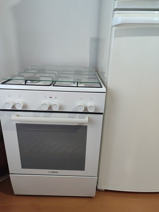 Продам газовую плиту