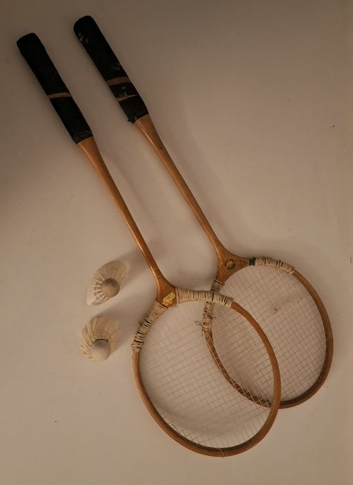 Set 2 rachete badminton + 2 fluturași – stare foarte bună