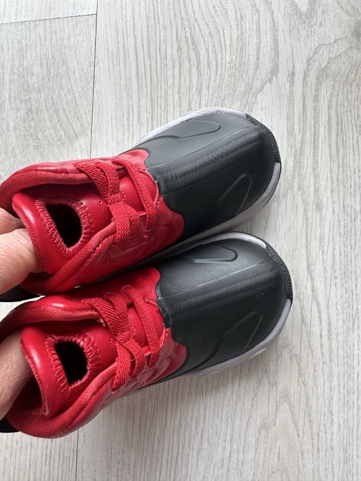 Ghete noi Jordan marimea 22