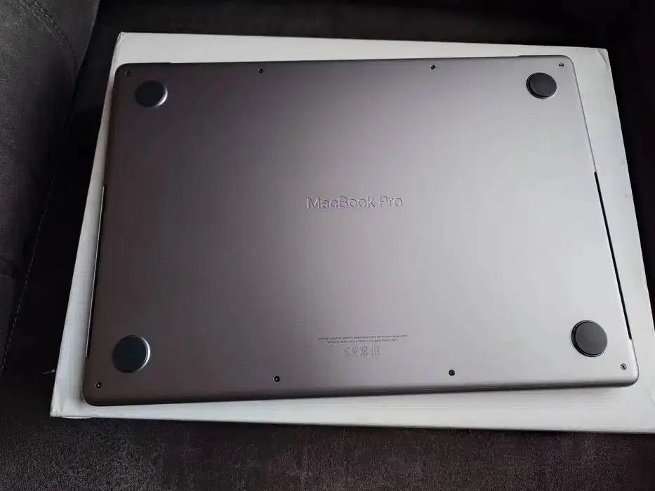 Macbook Pro 14" M3 512GB SSD 8GB RAM impecabil sanatate baterie 100%