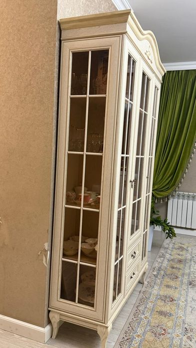 Продам шкаф витрину для гостиной