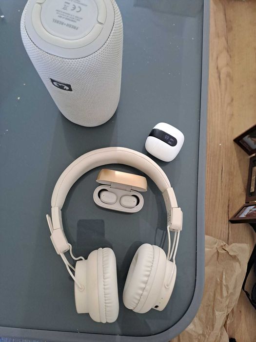 Se vide boxa pret 100 de lei plus casti