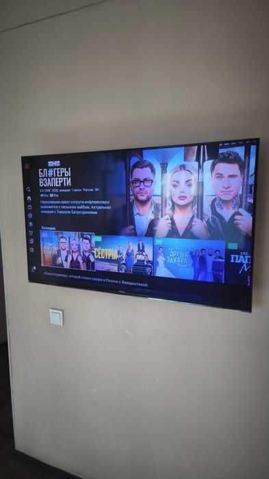 Телевизор Samsung 48 дюймов (122 см).