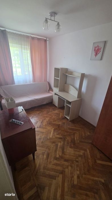 Apartament 3 camere, balcon, etaj 4, Târgoviște