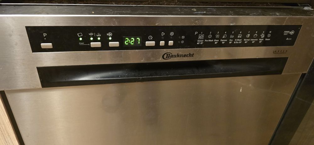 Съдомиялна Bauknecht, в момента все още се използва.