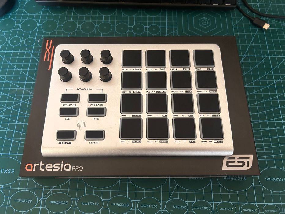 ESI /Arestia Pro Xjam midi controller