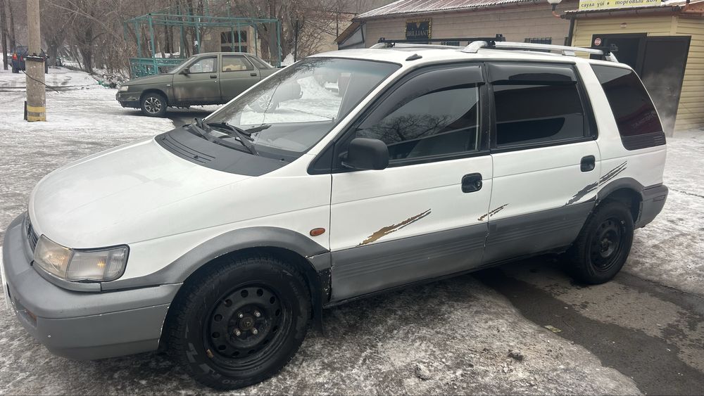 Mitsubishi Space Wagon 1993 год