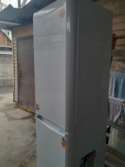 Холодильник indesit