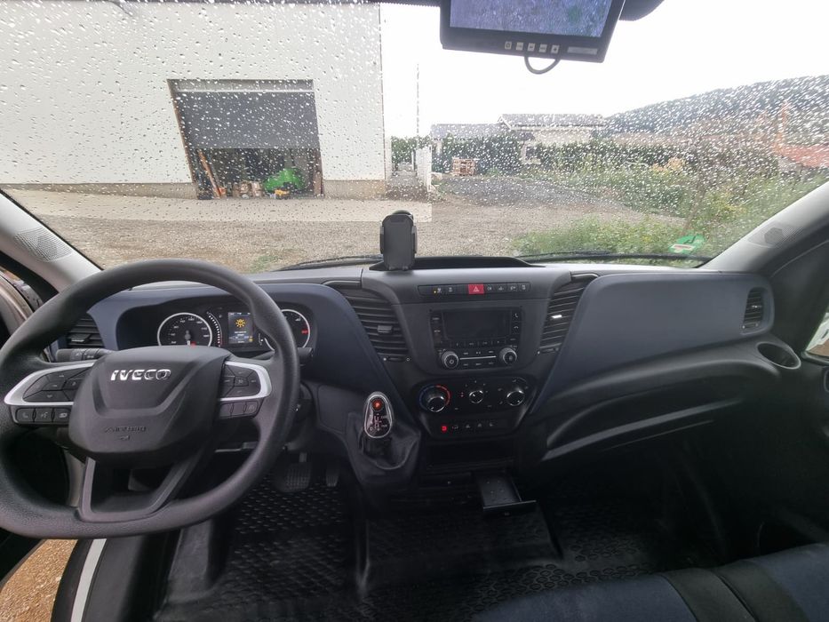 Camionetă iveco 2022