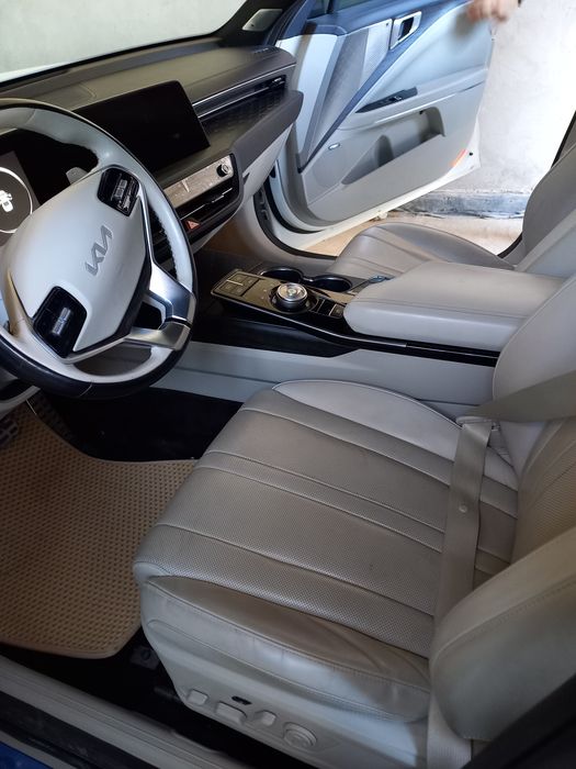 Moshina sotiladi Kia K8 full pozitsiya