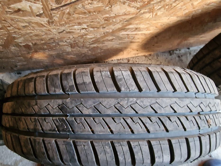 Vănd 4 cauciucuri noi
