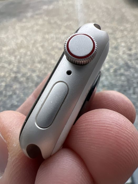 Apple watch se 40mm 2022 cellular buton defect