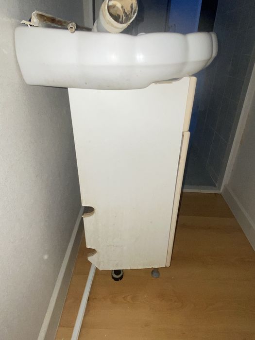 Раковина с тумбой