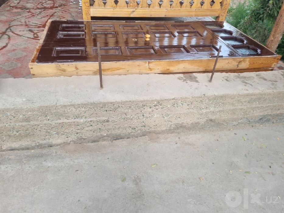 1 ta yarmo qopi eshik sotiladi.