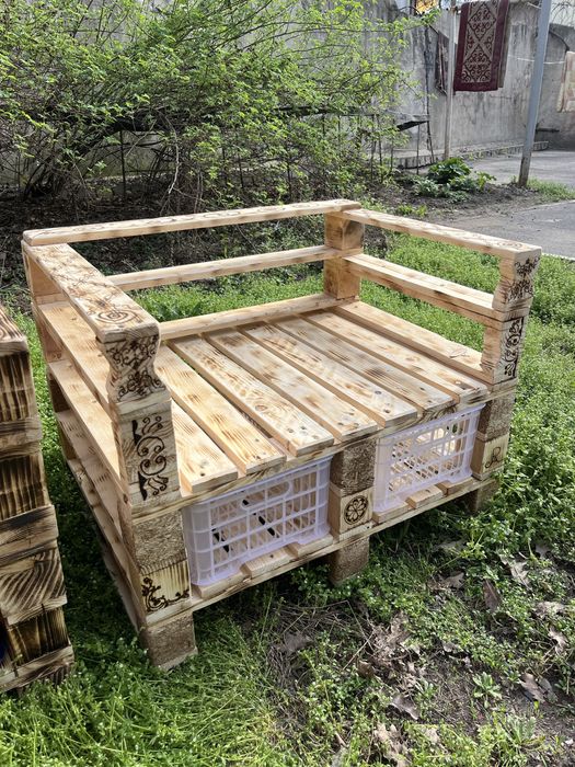 Кресло из паллет «Орнамент»