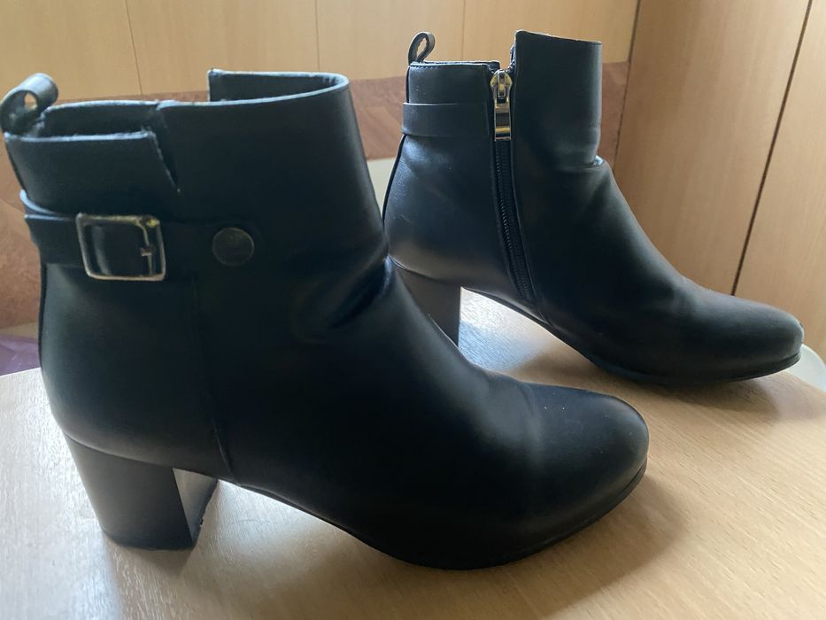 Продаю, полусапожки, черные -37 размер