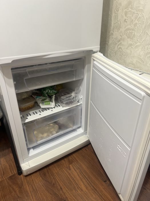 Продам Холодиллник Indesit
