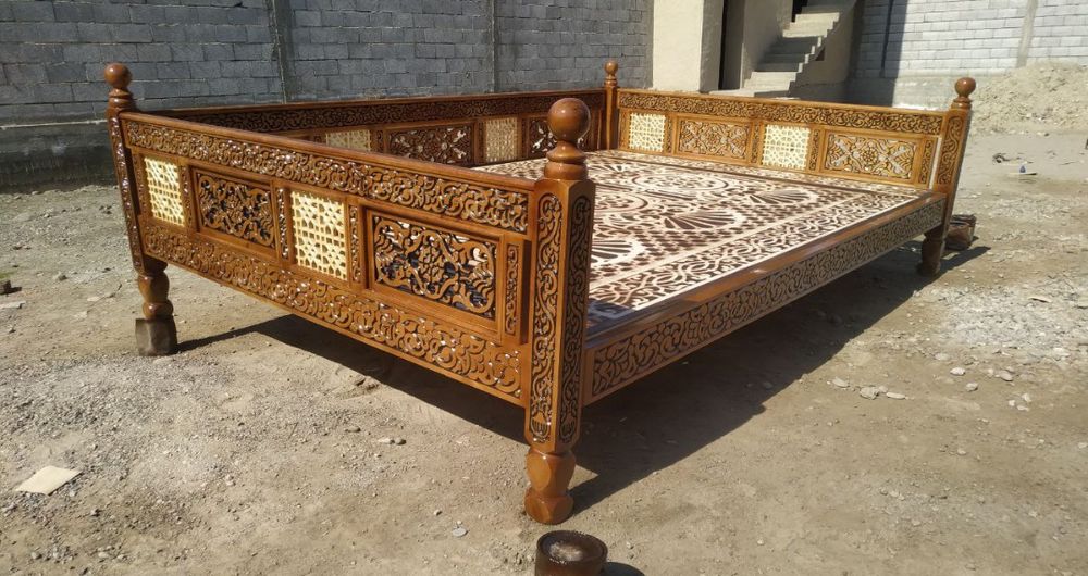 Тапчан из ореха новый ручная работа