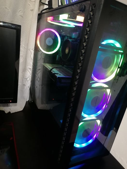 Vând Calculator Gaming cu periferice gaming