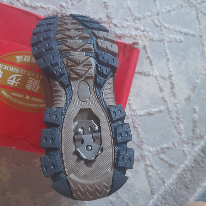 Продам зимние крассовки детские
