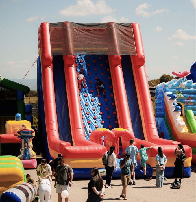 Vând tobogan/topogan gonflabil mare. Recuzita evenimente copii