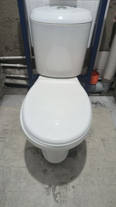 Продам унитаз с бочком