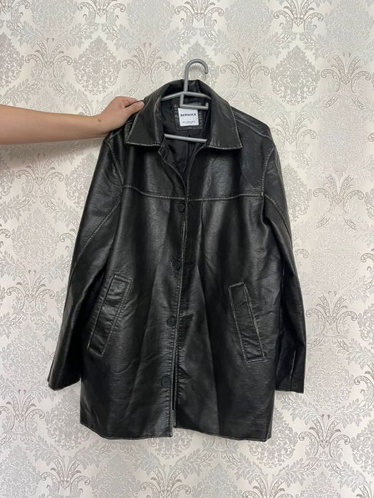 удлиненная куртка-рубашка Bershka (Экокожа, М)