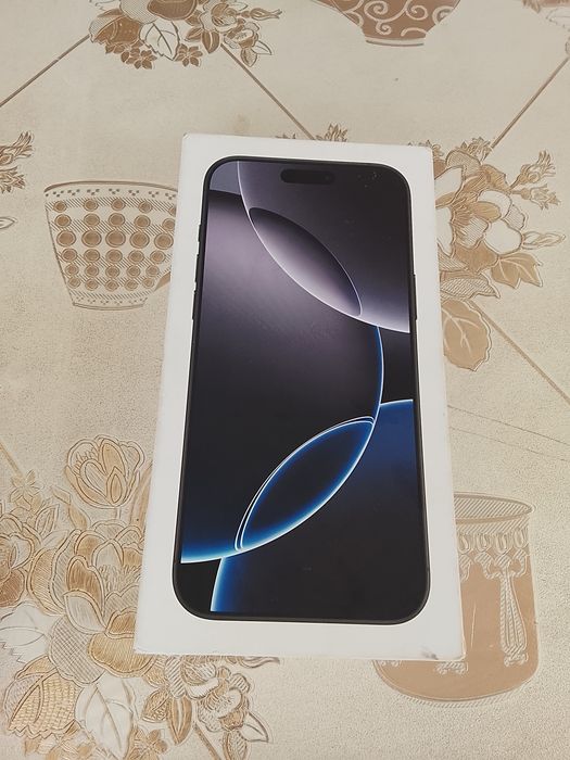 Продавам котия , за телефон Apple iPhone 16promax