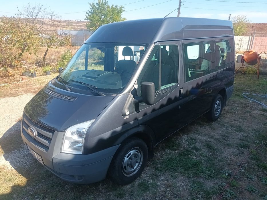 Ford Transit 2,2 tdci cu 4+2 locuri, autoturism cu Lift pentru pers. cu disabilitati.
