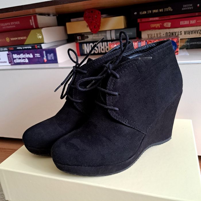 Botine, pantofi cu siret