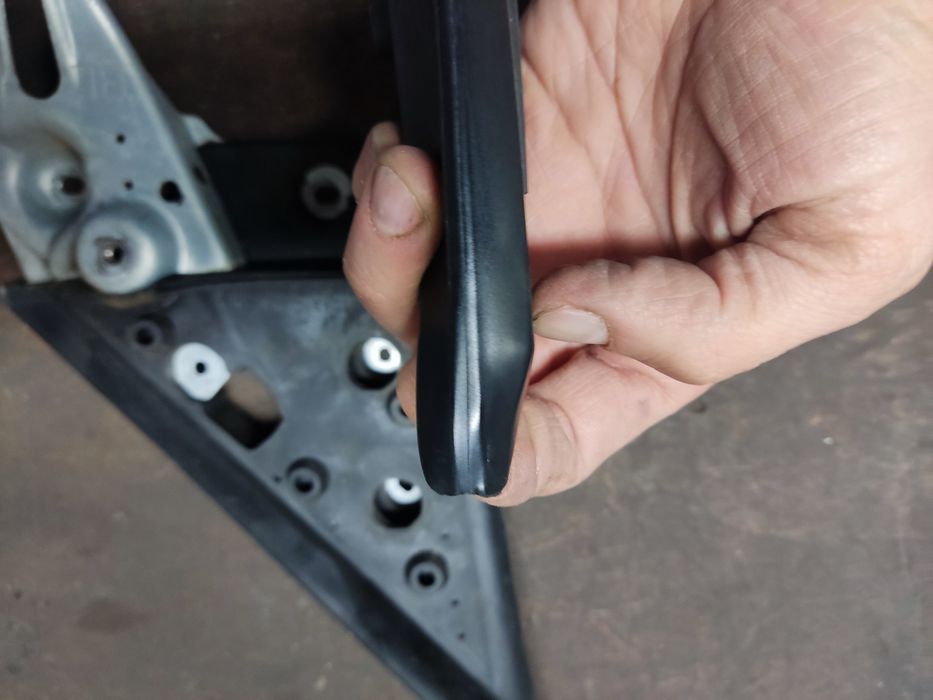 Продаю крепление зеркал subaru