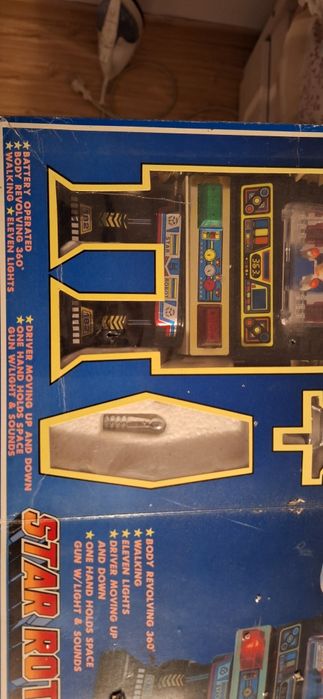 Vand robot jucarie rar an 1985