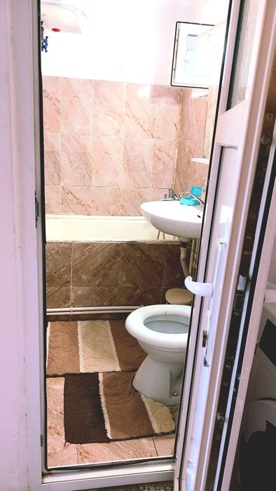 Închiriez apartament cu doua camere