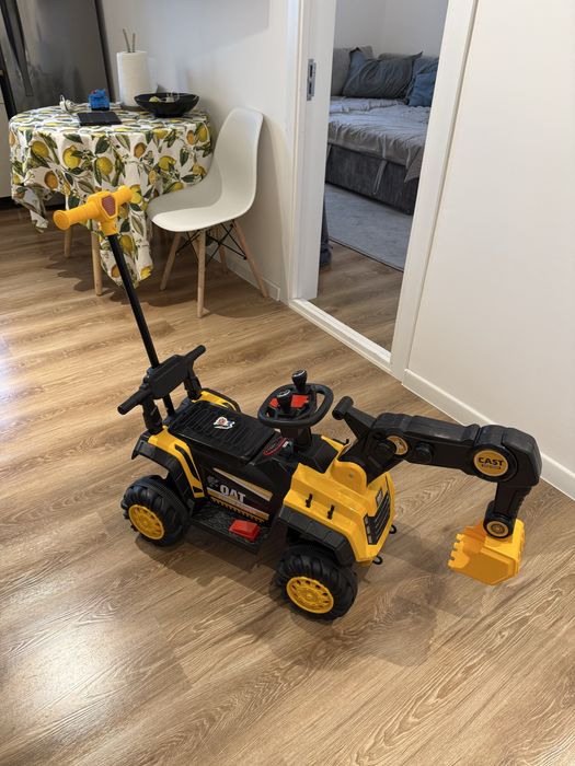 Десткая машина эксковатор