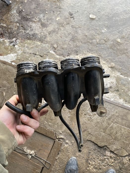 Впускной колектор  шкода 1.6