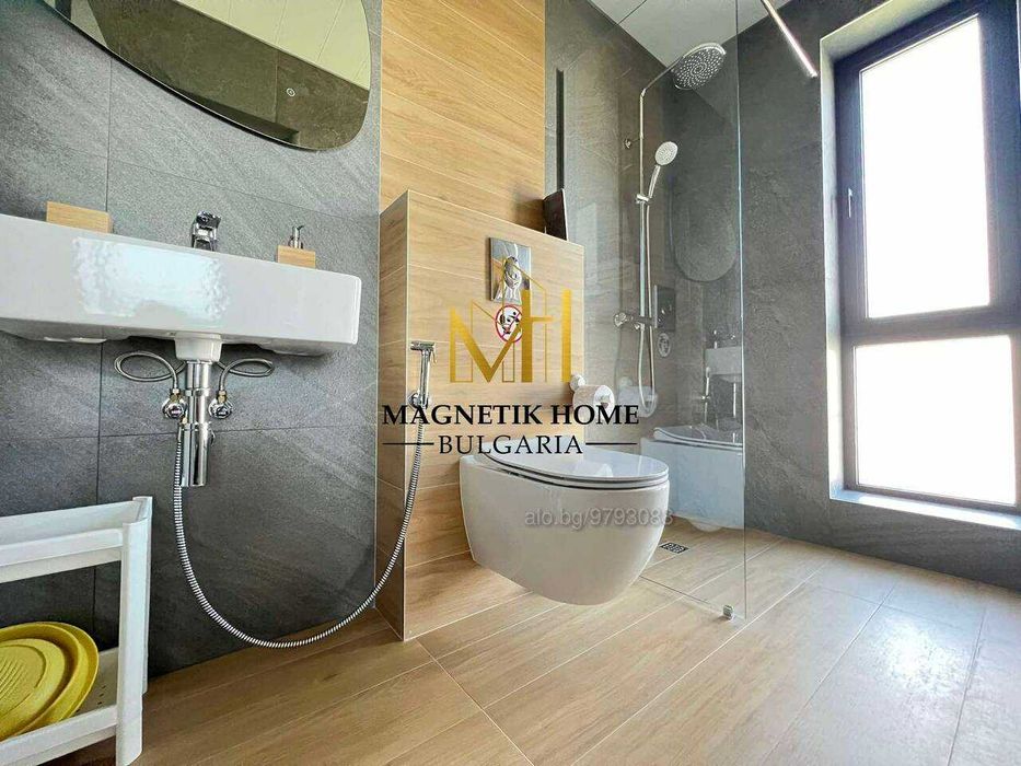 Великолепна къща с 3 спални, 4 бани, 2 паркоместа  в ж.к. Крайморие