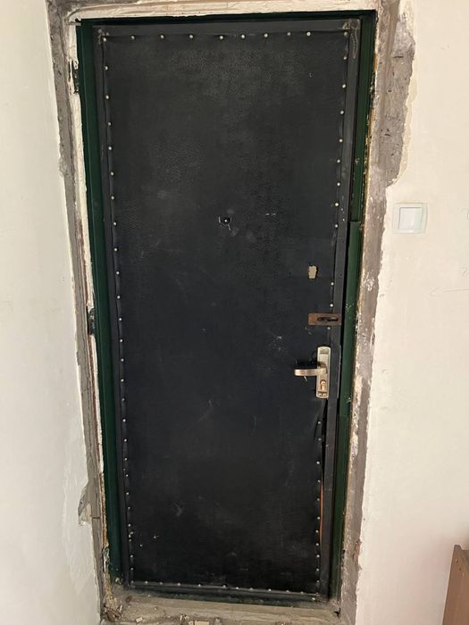 Eshik podyezdan kirish srochna sotiladi 500ming