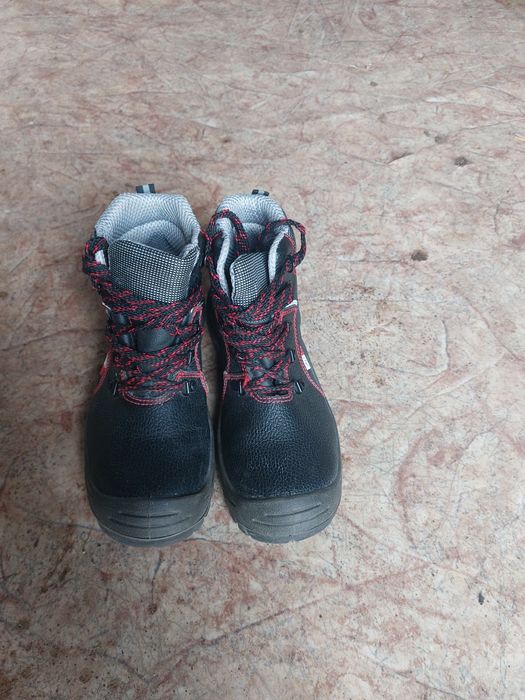 Продам спец обувь