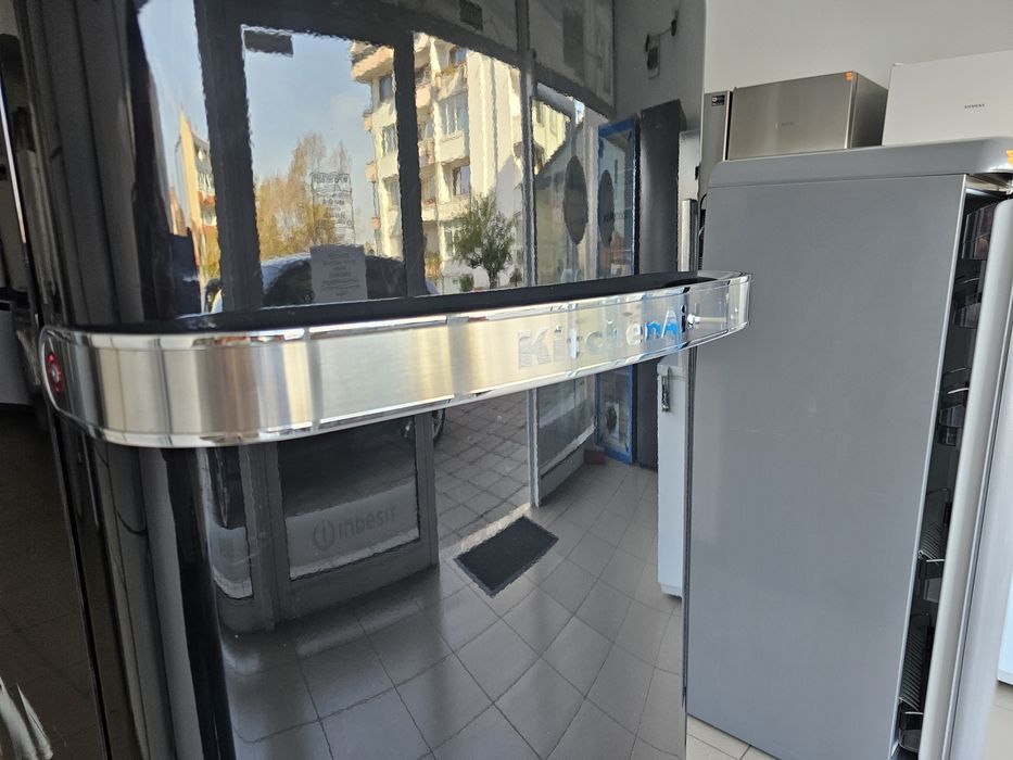 Ретро хладилник с камера KitchenAid