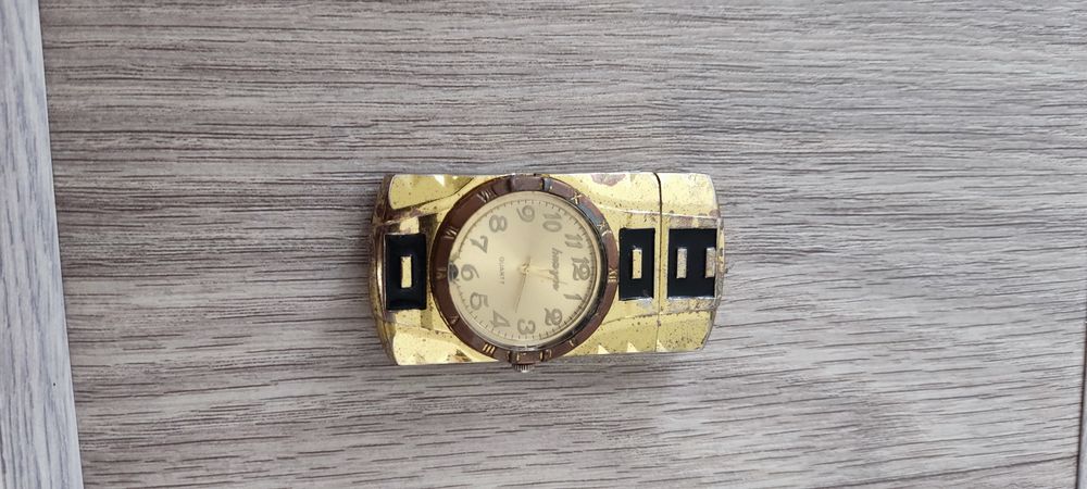 Продам зажигалку с часами 2000