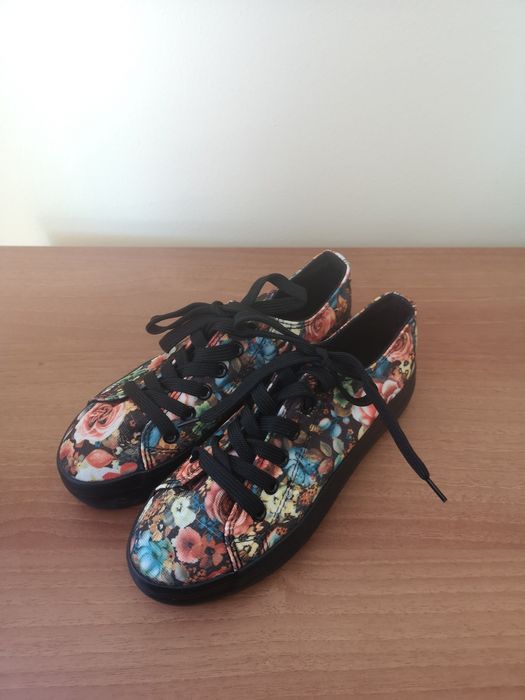 Кецове на цветя с лека платформа