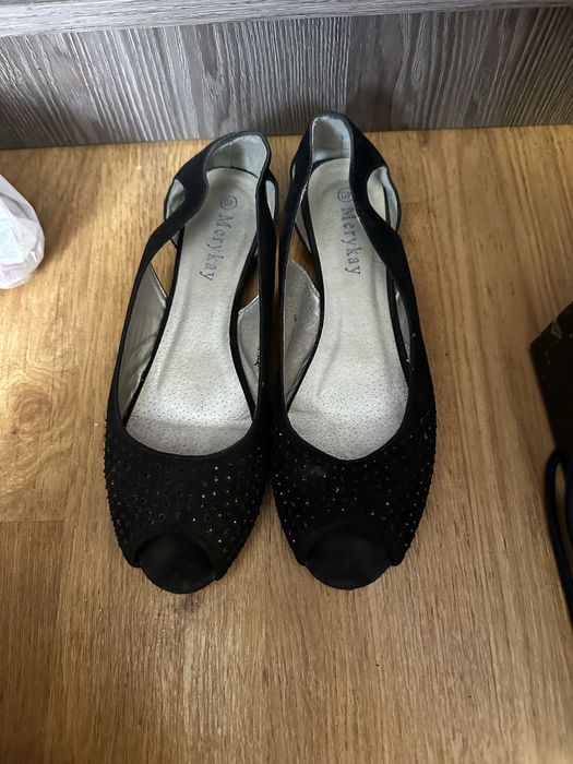 Продам женскую разную обувь